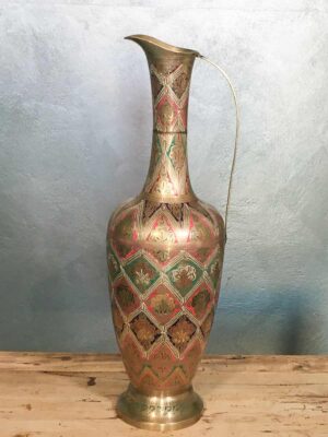 Grande vaso anfora indiana in ottone cesellato mid century