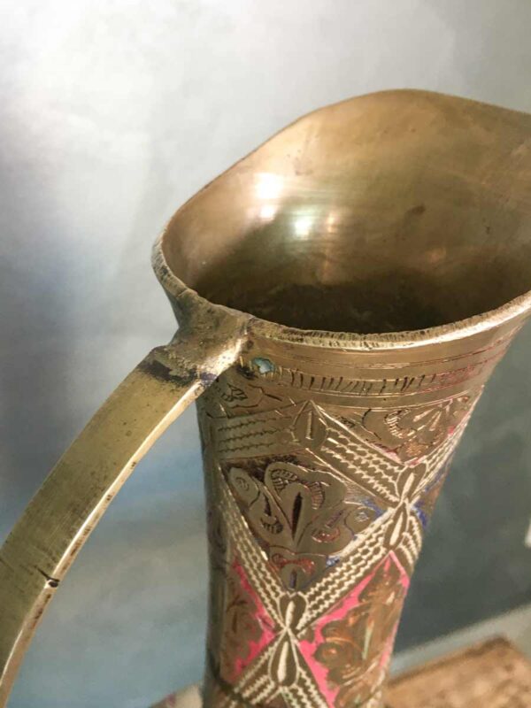 Grande vaso anfora indiana in ottone cesellato mid century - immagine 4