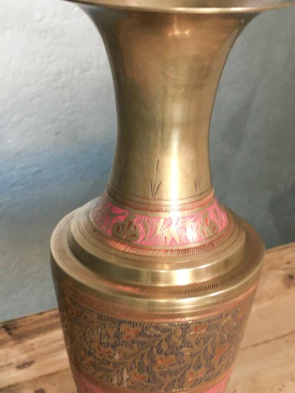 Vaso in ottone india decoro policromo cesellato mid century - immagine 3