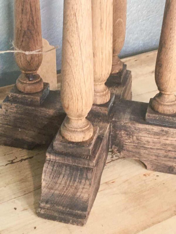 Tavolino in legno con colonne stile neoclassico - immagine 3