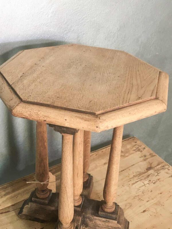 Tavolino in legno con colonne stile neoclassico - immagine 2
