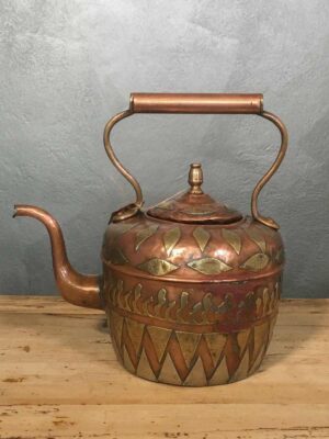 Teiera in rame con decori in ottone primi decenni ‘900