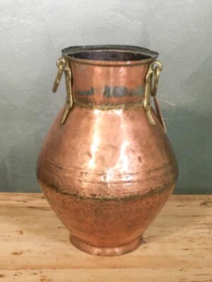 Antico vaso in rame e ottone medio oriente
