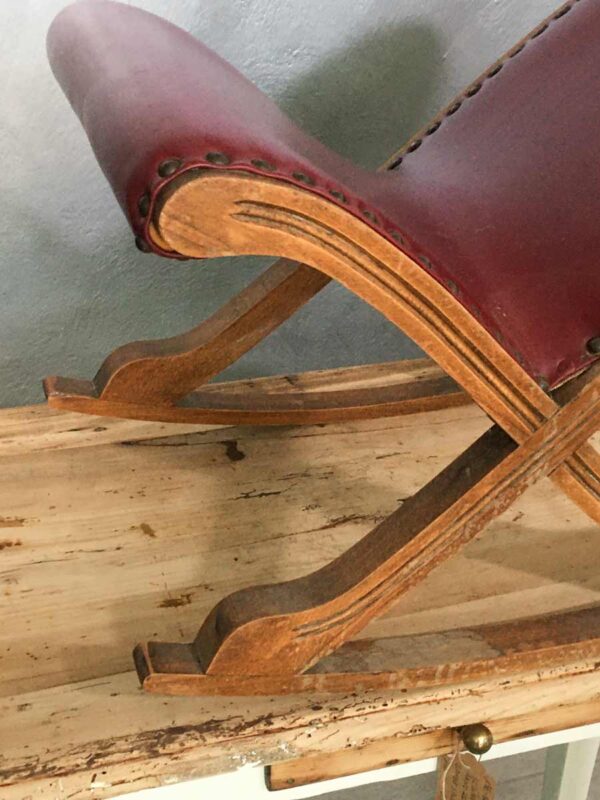 Poggia piedi a dondolo in legno e simil pelle XX secolo - immagine 2