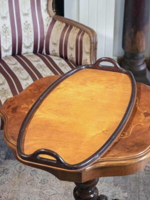 Vassoio antico in legno mid century di forma ovale
