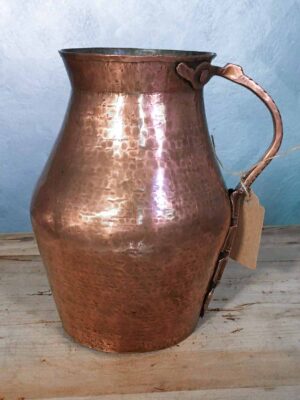 Caraffa in rame antica per acqua o vino