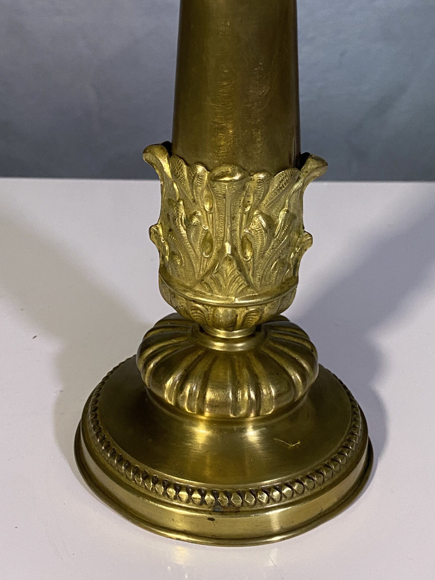 Antico torciere candeliere porta cero in ottone - immagine 2