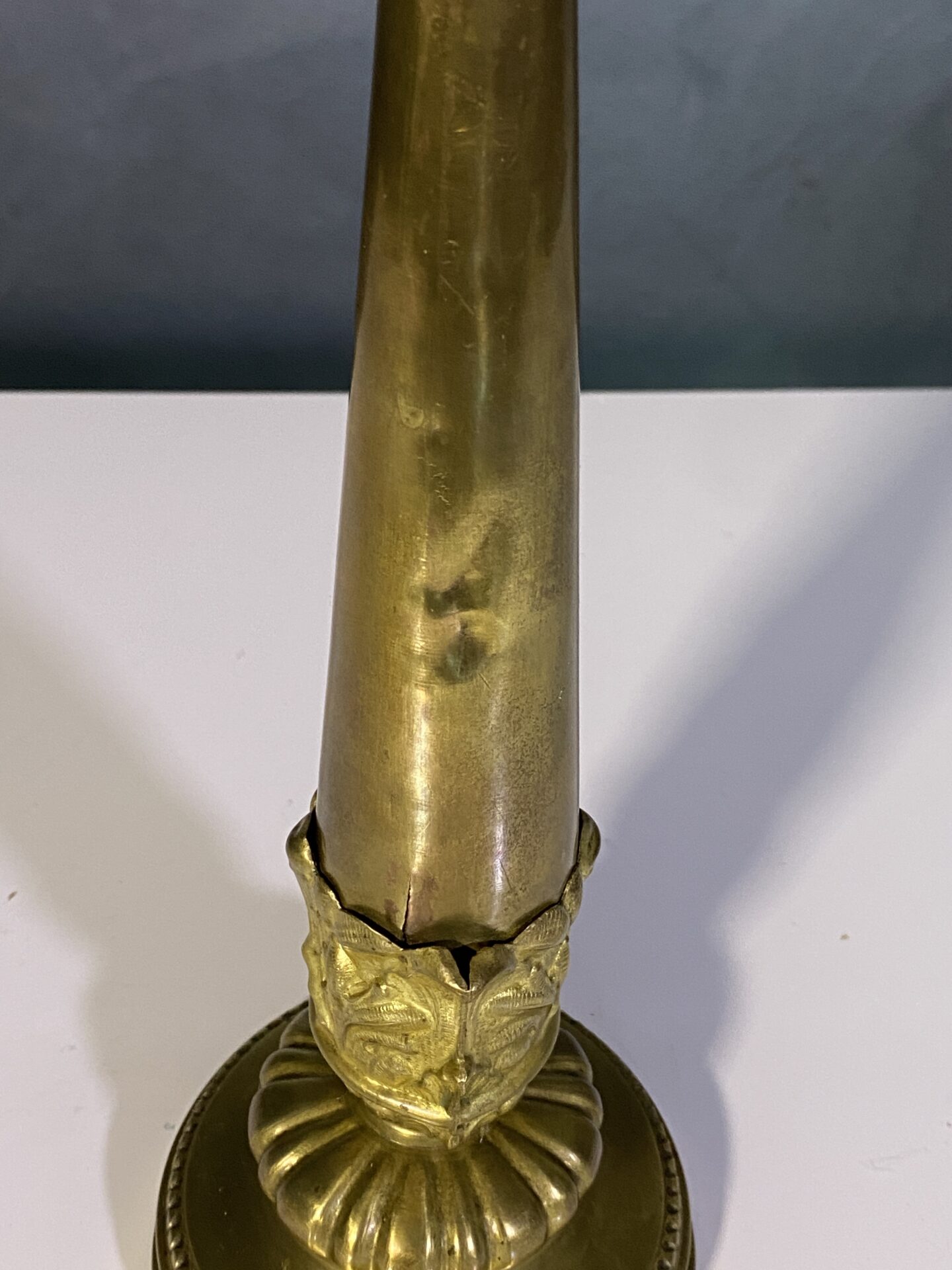 Antico torciere candeliere porta cero in ottone - immagine 4