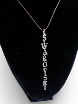 Collana pendente Swarovski con nome brand