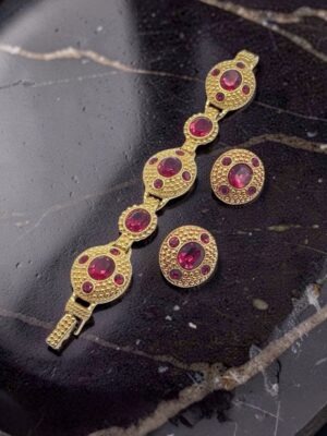 Parure vintage Swarovski con cristalli rosso rubino e finitura dorata