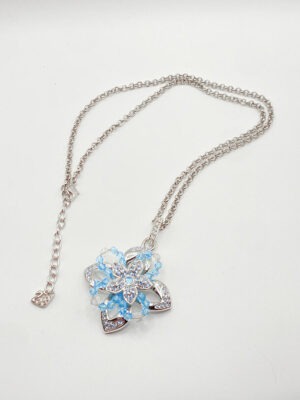 Collana Swarovski con pendente floreale cristalli blu e azzurri